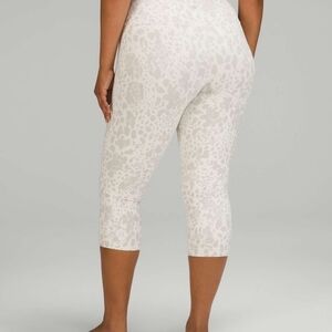 LULULEMON SIZE 14 Women's Cream Patterned Cropped Pants